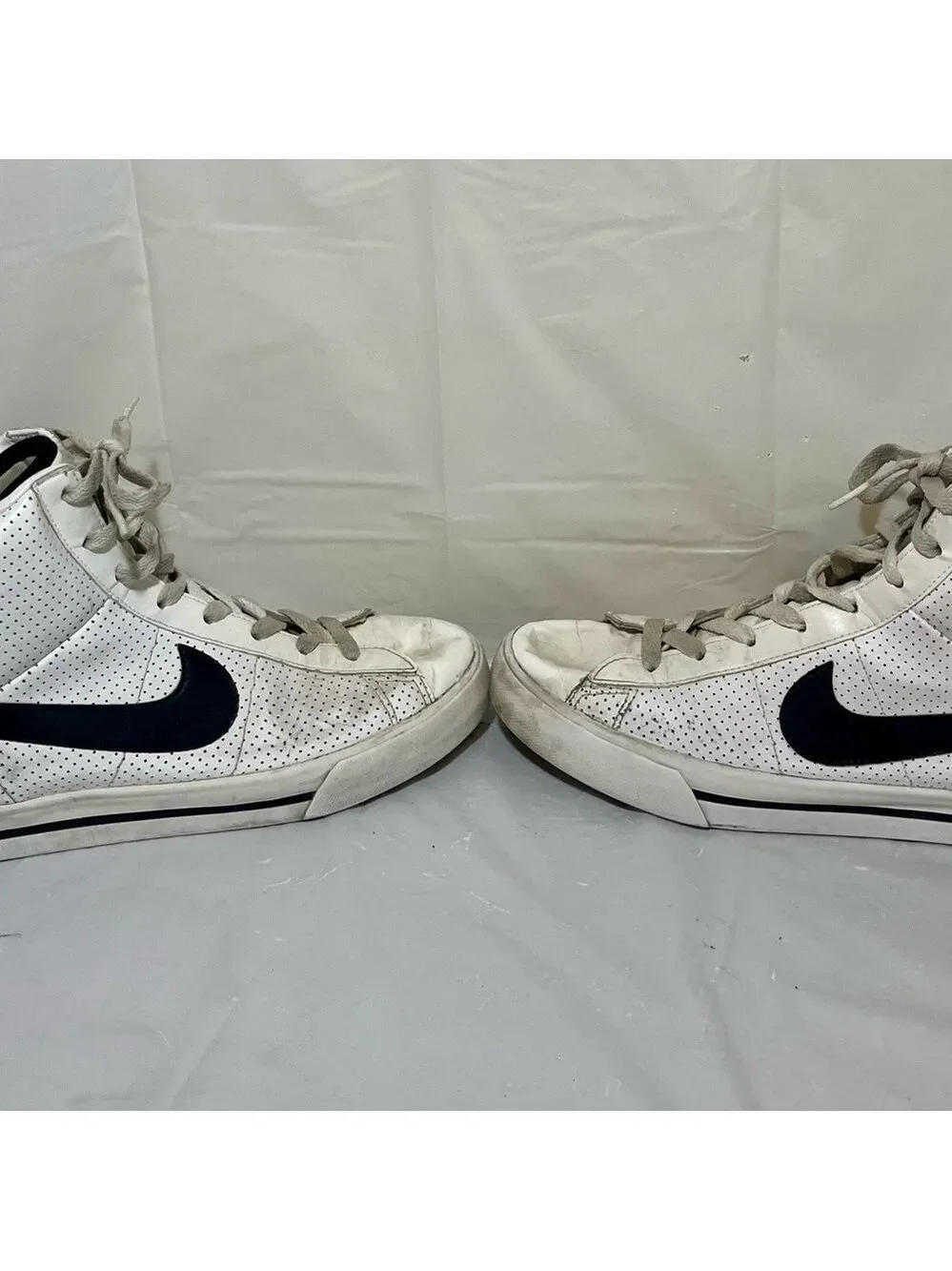 Nike high perforated Blazer White